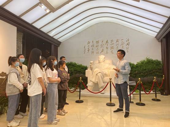 说明: E:\澳洲幸运10重要获奖\照片素材\2、“法学+宪法”\五四宪法讲解.jpg
